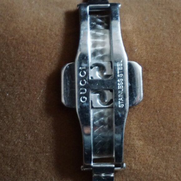 Gucci 5500L Mother of Pearl Face and Diamond - Picture 4 of 8